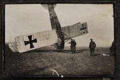 800px-Crashed_World_War_I_German_airplane