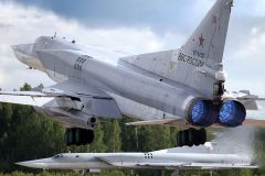 Russian_Air_Force_Tupolev_Tu-22M3_taking_off_at_Shaikovka